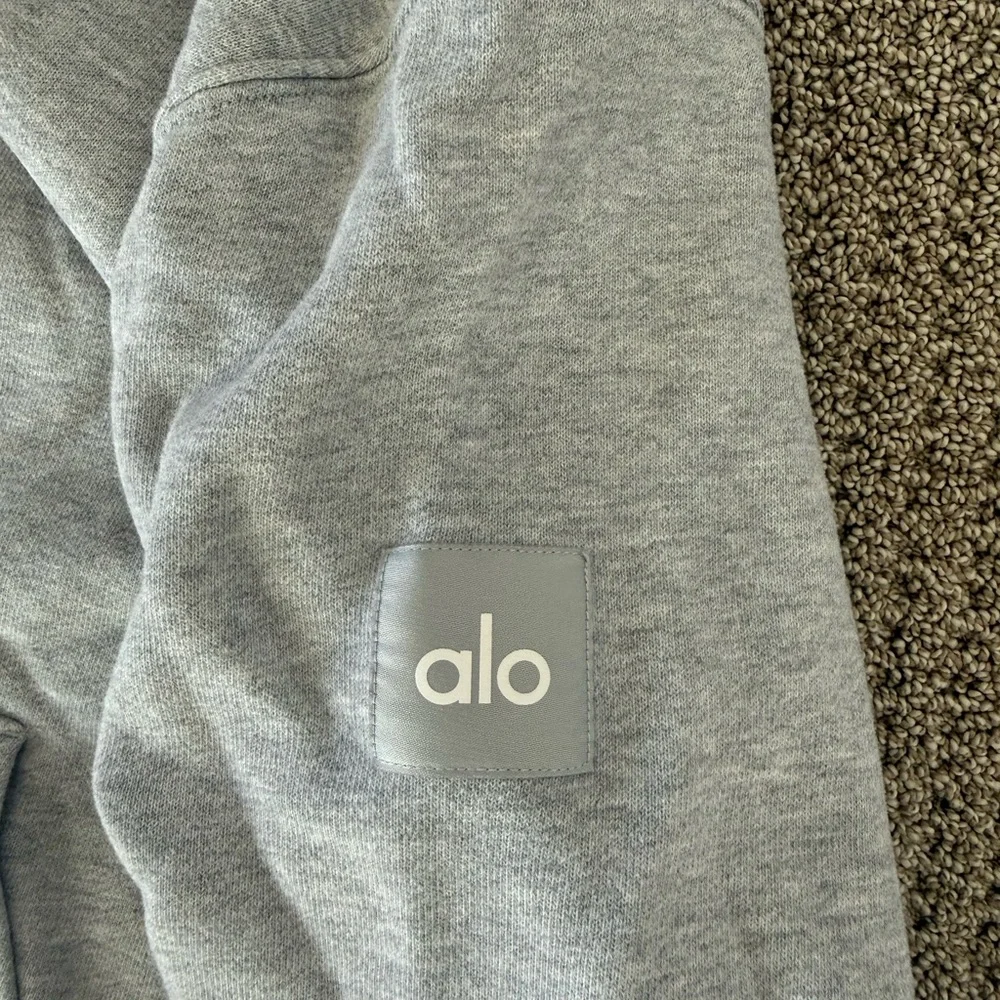 Heather grey heavy weight Alo hoodie